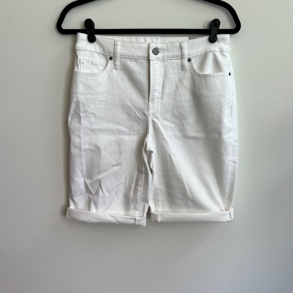 NWT Chico's White‎ Flat Front Bermuda Shorts Cotton Blend Walking Sz 00- 2R